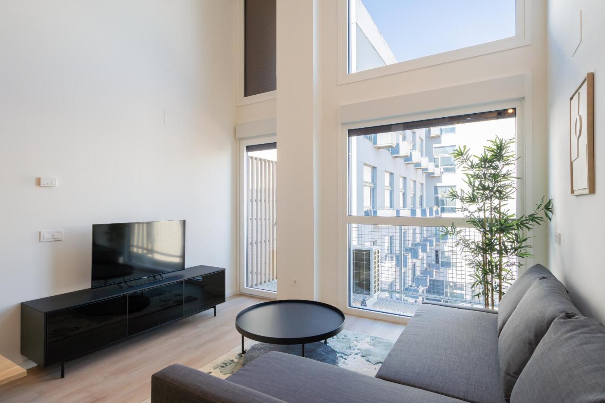 Loft Reformado Industrial Con Garaje Alquiler Temporal Leilighet Madrid Eksteriør bilde