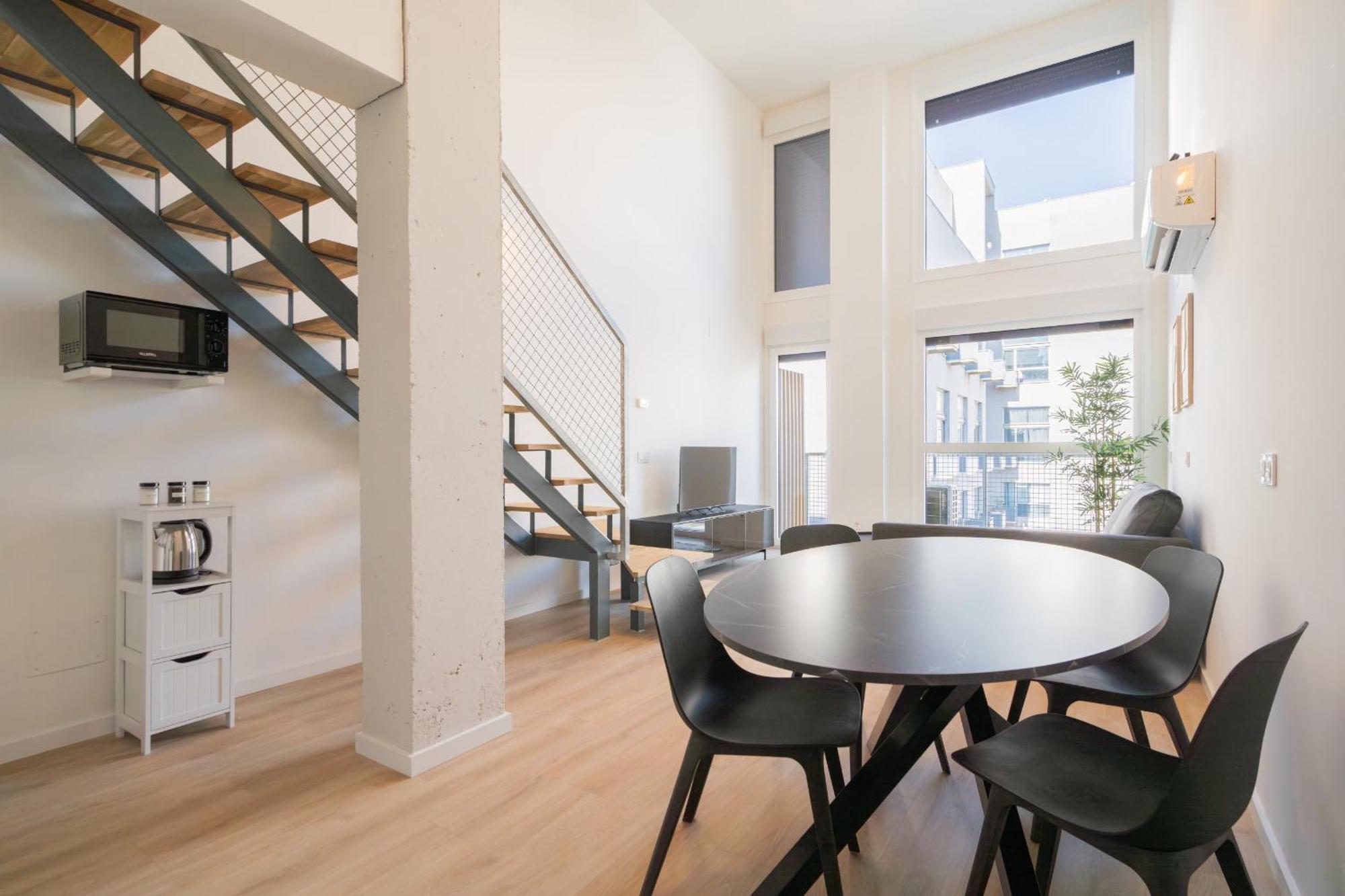Loft Reformado Industrial Con Garaje Alquiler Temporal Leilighet Madrid Eksteriør bilde